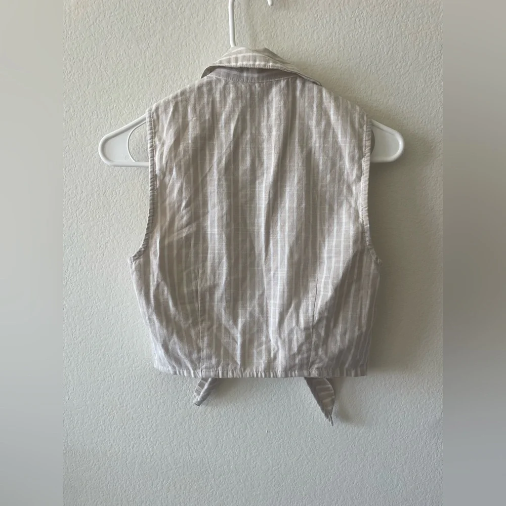 Abercrombie & fitch cream and white stripped cropped tank top with tie & clasps - Picture 4 of 4